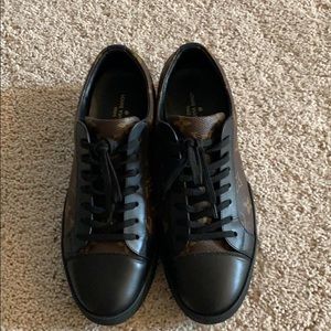 Like New Louis Vuitton Sneakers